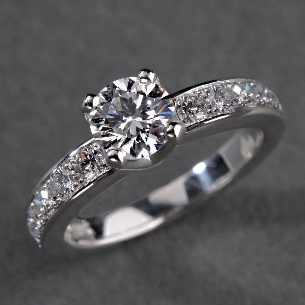 Caroline Savoie Joaillerie Alliance Diamants Bague Or Blanc Mariage Eclats Bijoux Faits Main Montreal Wedding Ring Diamonds White Gold Handmade (1)
