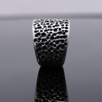 Caroline Savoie Joaillerie Bague Large Fantome Argent Texture Bijoux