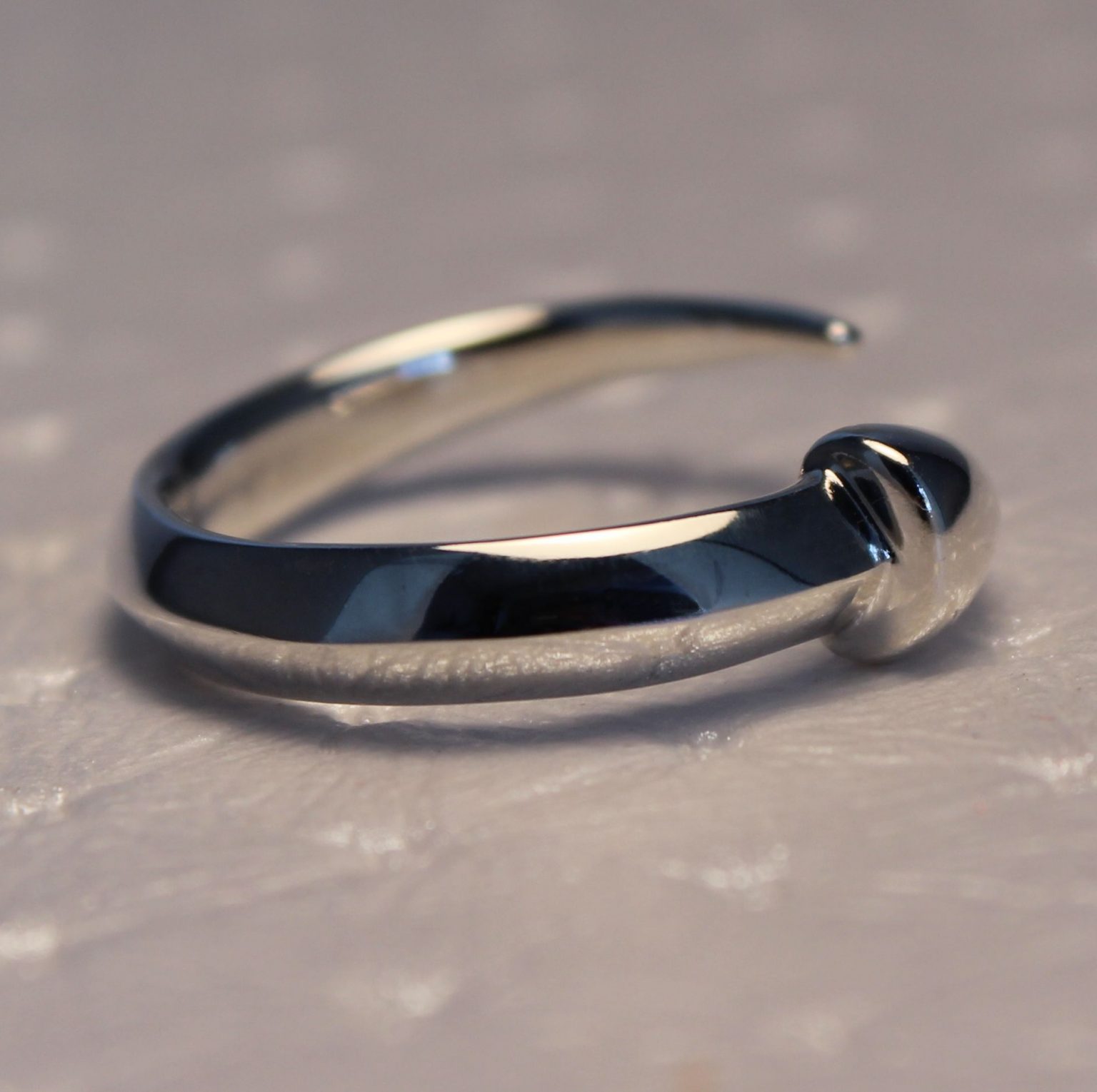Bague KAMAFUN Coeur Et Queue De Diable Argenté Et Rouge - Neuf Avec étiquettes