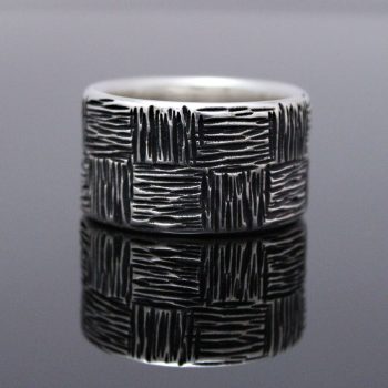 Caroline Savoie Joaillerie Bague Unisexe Damier Argent Texture