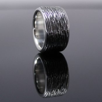 Caroline Savoie Joaillerie Bague Unisexe Essence Bois Horizontal Argent Texture (6)