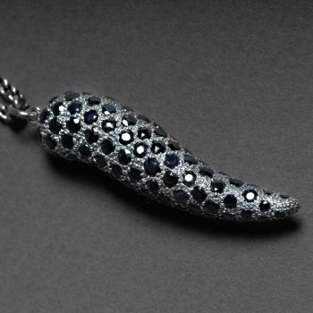 Caroline Savoie Joaillerie Pendentif Argent Corne Noire Saphirs Noirs Fait a la main Montreal