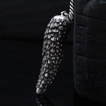 Caroline Savoie Joaillerie Pendentif Corne Reptile Argent Unisexe Texture Serpent