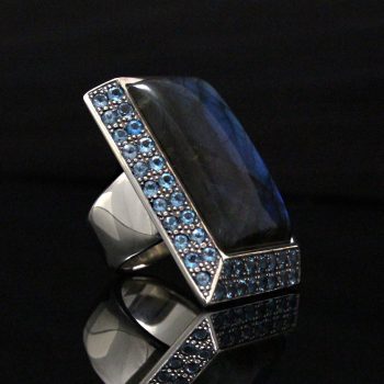 Caroline Savoie Joaillerie Bague Prisme Bleu Labradorite Bijoux Faits Main Montreal Handmade Jewellery Unisex (3)