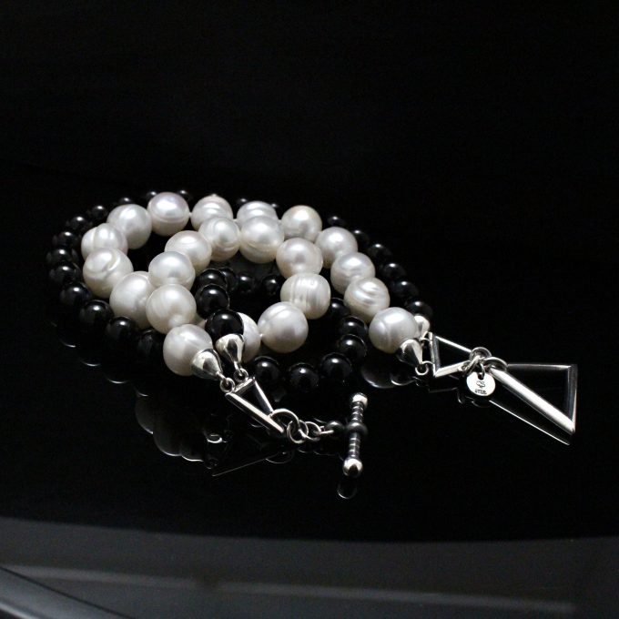 Caroline Savoie Joaillerie Collier Perles Onyx Blanc et Noir Bijoux Faits Main Montreal Handmade Jewellery Pearl Necklace (12)