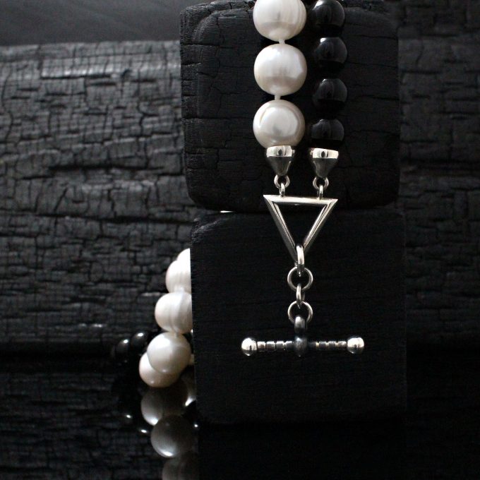 Caroline Savoie Joaillerie Collier Perles Onyx Blanc et Noir Bijoux Faits Main Montreal Handmade Jewellery Pearl Necklace (3)