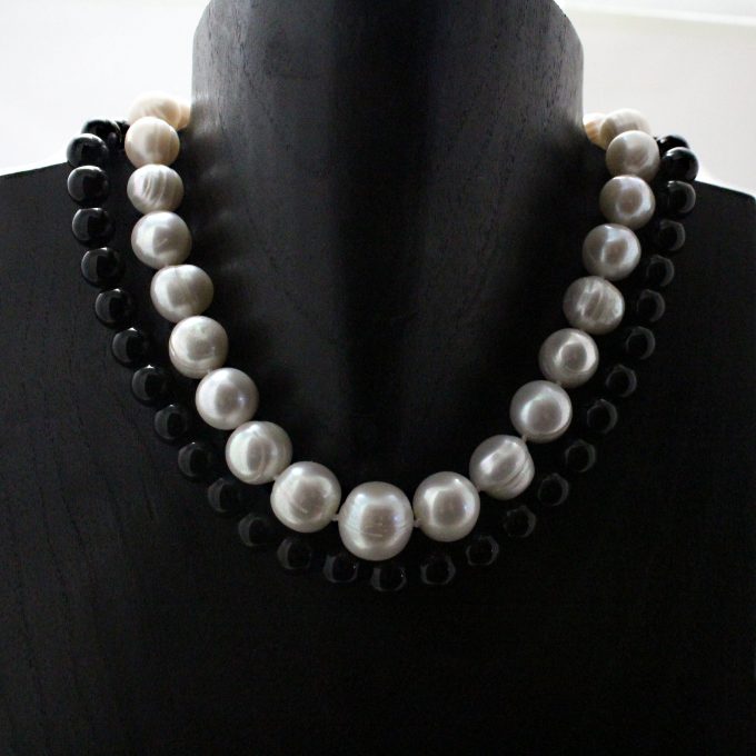 Caroline Savoie Joaillerie Collier Perles Onyx Blanc et Noir Bijoux Faits Main Montreal Handmade Jewellery Pearl Necklace (4)