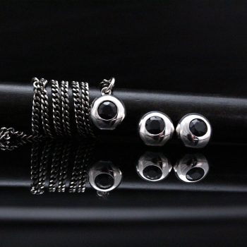 Caroline Savoie Joaillerie Boucles D'oreilles Celestes Noires Saphirs Bijoux Quebec Montreal Handmade Jewelry Black Earrings (1)