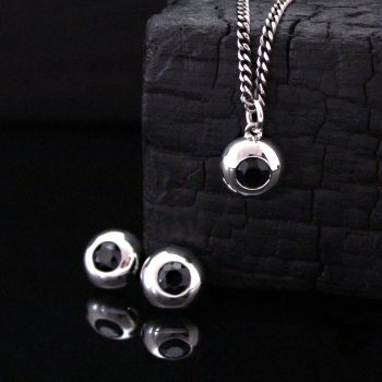 Caroline Savoie Joaillerie Boucles D'oreilles Celestes Noires Saphirs Bijoux Quebec Montreal Handmade Jewelry Black Earrings (5)