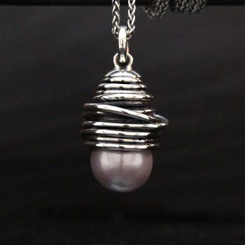 Caroline Savoie Joaillerie Pendentif Perle Imperiale Bijoux Fait Main Quebec Montreal Handmade Jewellery Pearl Pendant (1)