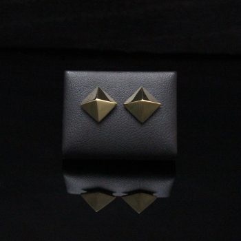Caroline Savoie Joaillerie Boucles D'oreilles Pyramides Or Jaune 18k Bijoux Fait Main Quebec Montreal Handmade Jewellery Gold Earrings Studs (1)