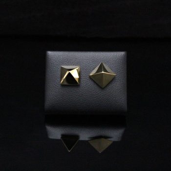 Caroline Savoie Joaillerie Boucles D'oreilles Pyramides Or Jaune 18k Bijoux Fait Main Quebec Montreal Handmade Jewellery Gold Earrings Studs (9)