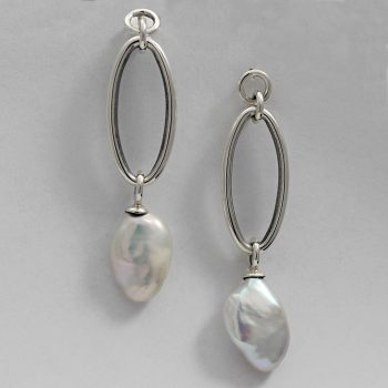 Caroline Savoie Joaillerie Boucles D'oreilles Perles Oves Blanches Bijoux Fait Main Quebec Montreal Handmade Jewelry White Pearl Earrings Joaillier Quebecois (2)