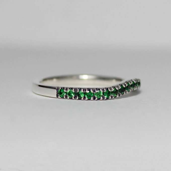 Caroline Savoie Joaillerie Bague Vague Verte Bijoux Faits Main Quebec Montreal Handmade Jewelry Green Wavy Ring Emerald (2)