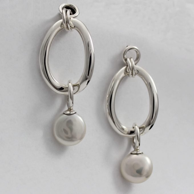 Caroline Savoie Joaillerie Boucles d'oreilles Perles Courbes Blanches Bijoux Faits Mian Quebec Montreal Handmade Jewelry Pearl Earrings (5)
