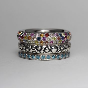 Caroline Savoie Joaillerie Bague Reine De Coeur Saphirs Multicolores Or Blanc 14k Bijoux Faits Main Quebec Joaillier Montreal Diamant Bleu (1)