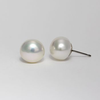 Caroline Savoie Joaillerie Boucles D'oreilles Perles Blanches Studs Bijoux Faits Main Quebec Montreal Joaillier Pearl Earrings (2)