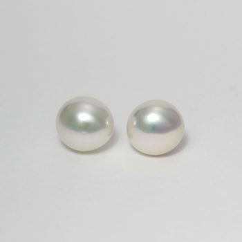 Caroline Savoie Joaillerie Boucles D'oreilles Perles Blanches Studs Bijoux Faits Main Quebec Montreal Joaillier Pearl Earrings (4)