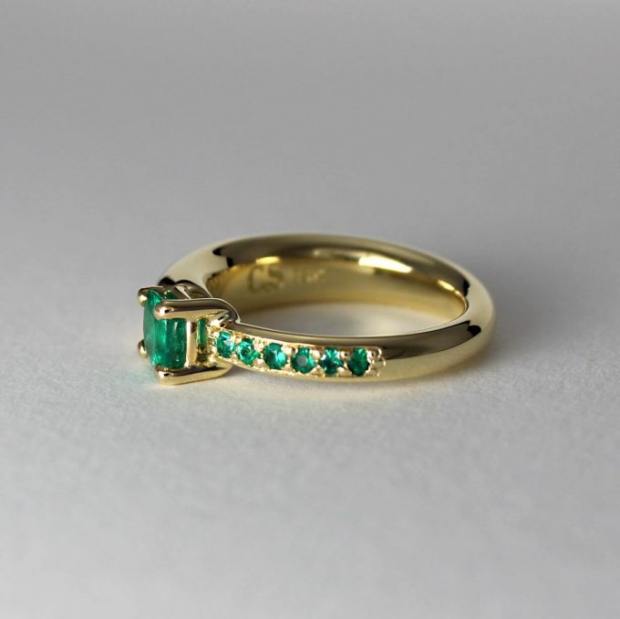 Caroline Savoie Joaillerie Bague Emeraude Or 18k Bijoux Faits Main Quebec Montreal Handmade Jewelry Emerald Gold (2)