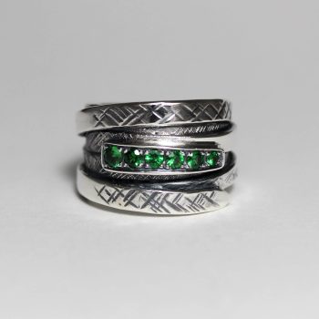 Caroline Savoie Joaillerie Bague Imperiale Luxe Verte Tsavorite Bijoux Faits Main Montreal Quebec (1)