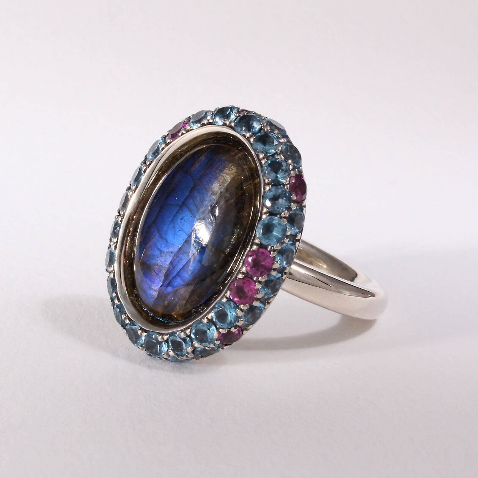 Caroline Savoie Joaillerie Bague Labradorite Ovale Bleue Bijoux Faits Main Montreal Quebec (2)