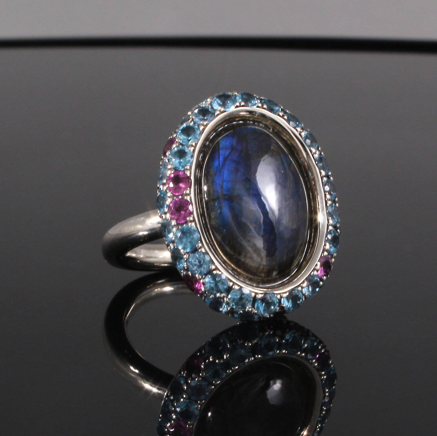 Caroline Savoie Joaillerie Bague Labradorite Ovale Bleue Bijoux Faits Main Montreal Quebec (3)