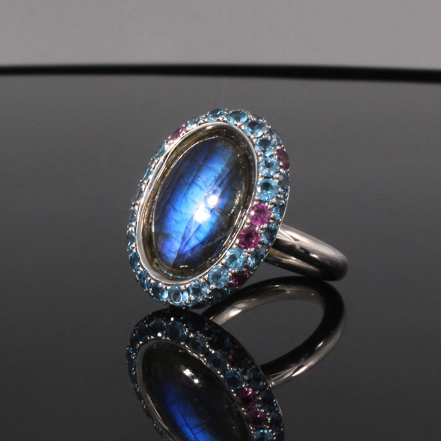 Caroline Savoie Joaillerie Bague Labradorite Ovale Bleue Bijoux Faits Main Montreal Quebec (4)
