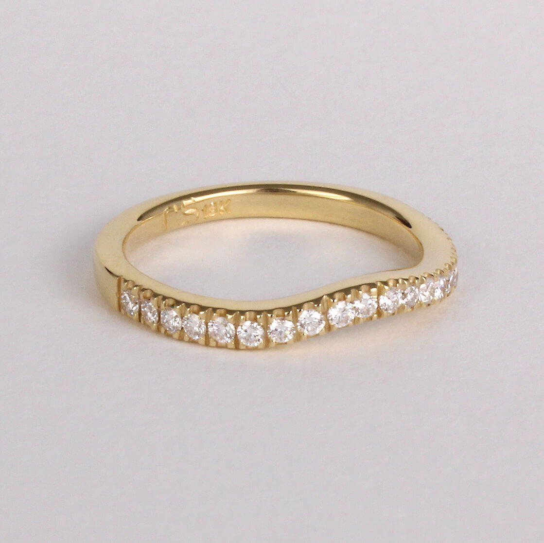 Caroline Savoie Joaillerie Bague Vague Diamant Dore Or Jaune 18k Stackable Ring Bijoux Montreal Quebec (1)