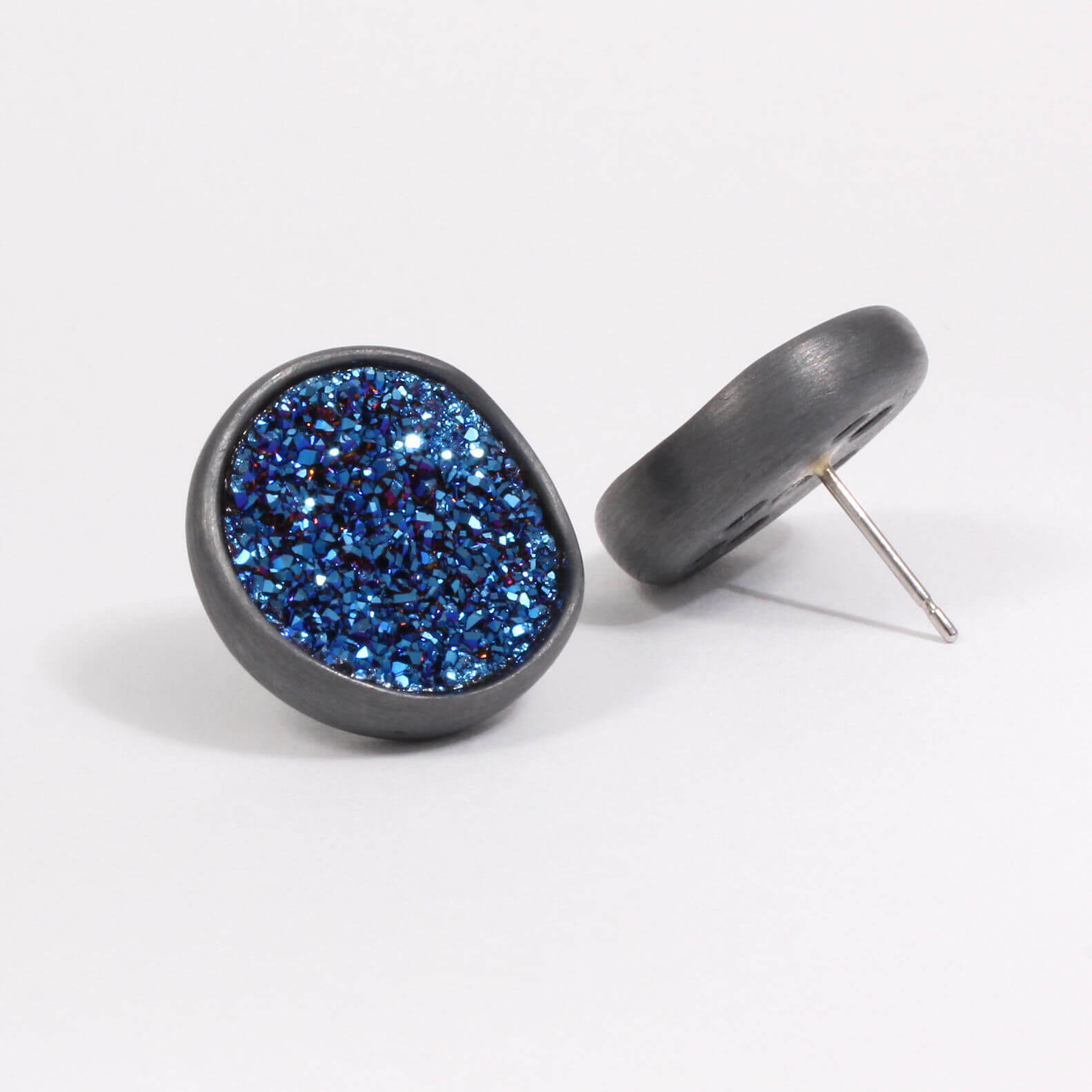 Caroline Savoie Joaillerie Boucles D'oreilles Disco Bleu Titane Bijoux Montreal Quebec (2)