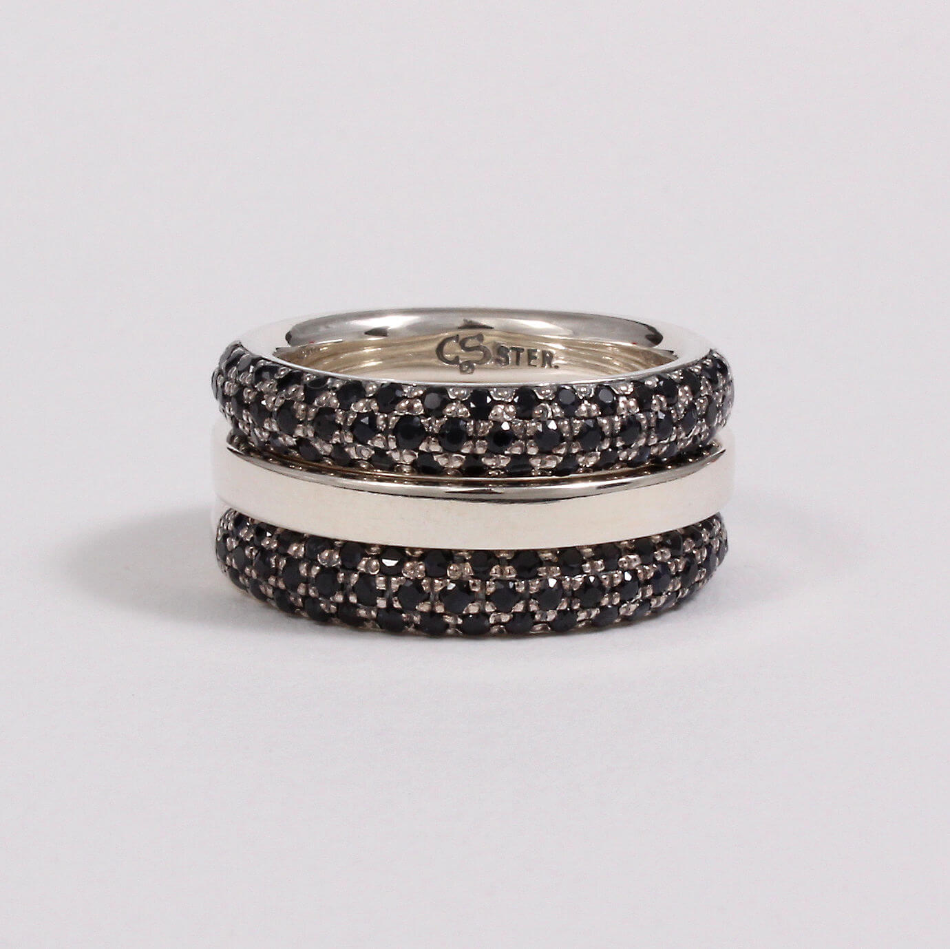 Caroline Savoie Joaillerie Trio Bague Reine Saphir Noir Bijoux Faits Main Montreal Quebec (3)